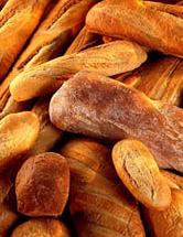 В бакалейных и хлебных отделах всегда в продаже представлены цельнозерновые продукты – каши и хлеб.