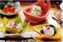 Для того чтобы насытиться небольшим количеством пищи, японцы используют маленькие тарелочки